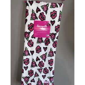 NEW BETSEYVILLE Roses & Lips Valentine Betsey Johnson Blanket 50x70”